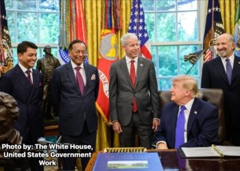 AI Leaders Agree to Self-Policing Standards as Washington holds off on regulation