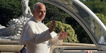 Pope Leo XIV Discharged from Hospital After Successful Lung Surgery, Waves to Crowds